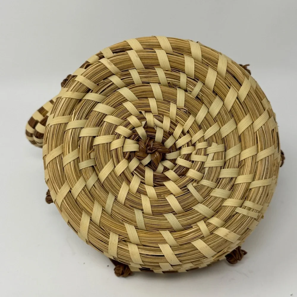 Charleston Gullah Geechee Sweetgrass Basket with Arched Handle